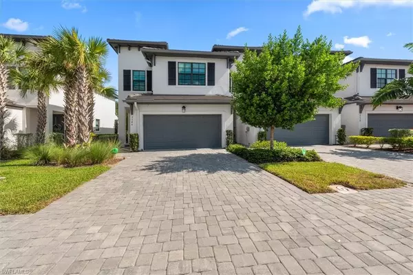 7546 Rockefeller DR, Naples, FL 34119