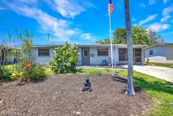 2047 Harbor LN, Naples, FL 34104