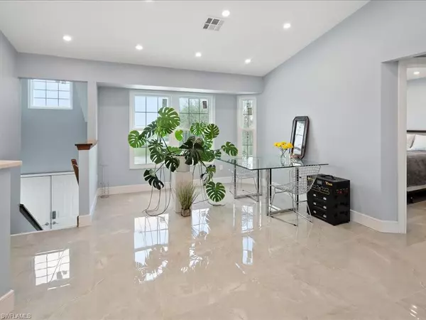 Naples, FL 34120,220 39th AVE NW