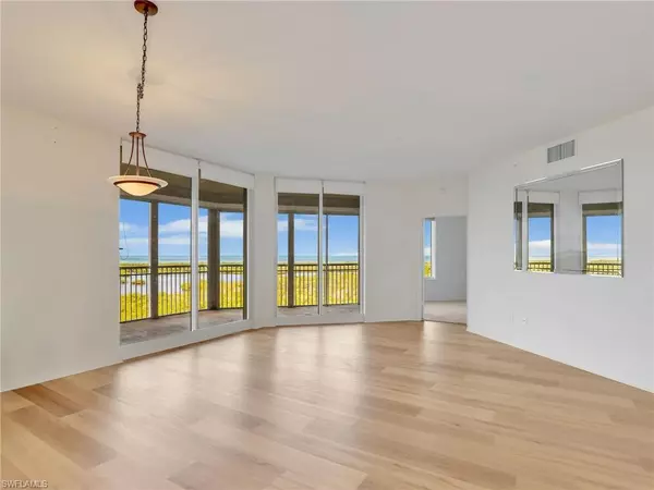 1001 Arbor Lake DR #902, Naples, FL 34110