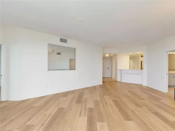 Naples, FL 34110,1001 Arbor Lake DR #902