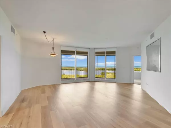 Naples, FL 34110,1001 Arbor Lake DR #902