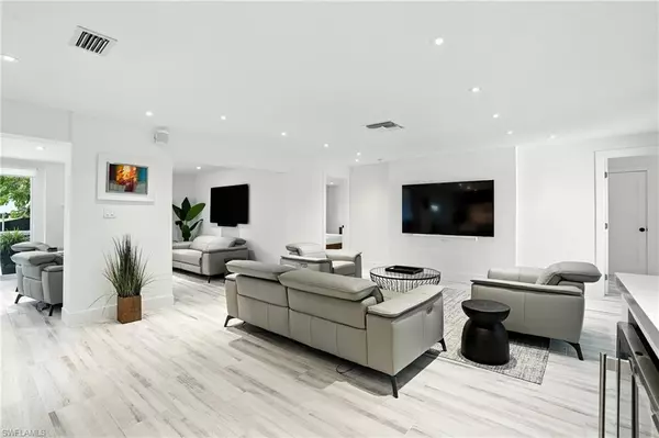 Fort Myers Beach, FL 33931,5 Glenview Manor DR