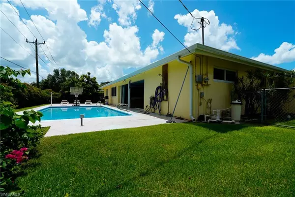 1351 Oaklawn CT, Fort Myers, FL 33919