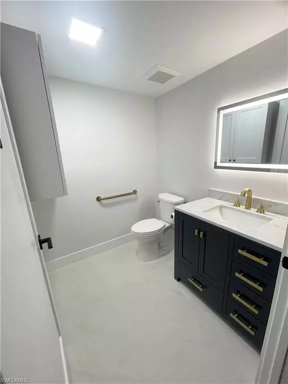 Naples, FL 34116,4950 Golden Gate PKWY #C