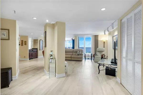 Naples, FL 34103,4041 Gulf Shore BLVD N #403