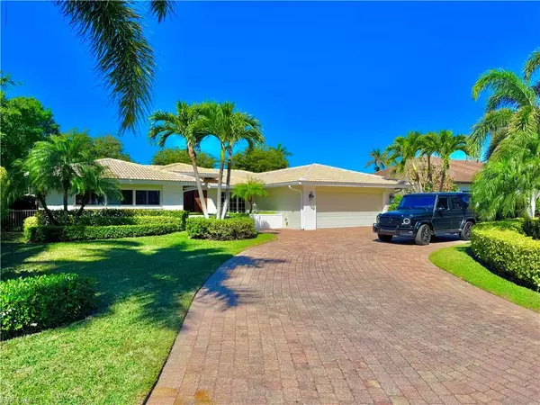 4083 Belair LN, Naples, FL 34103