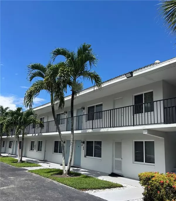 3250 10th ST N #A8, Naples, FL 34103
