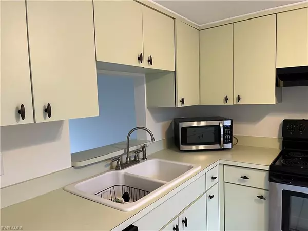 Naples, FL 34103,3030 Binnacle DR #209