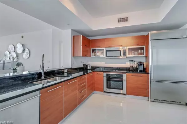 Fort Myers, FL 33916,3000 Oasis Grand BLVD #3005