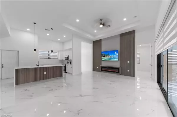 27 SW 8th PL, Cape Coral, FL 33991