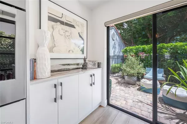 Naples, FL 34108,877 Reef Point CIR