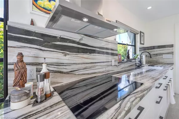 Naples, FL 34108,877 Reef Point CIR