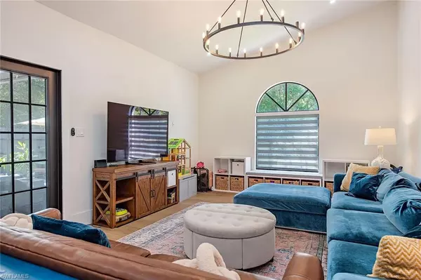 Naples, FL 34119,5960 Bur Oaks LN