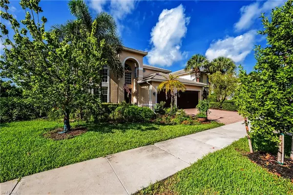 Naples, FL 34119,1841 Senegal Date DR