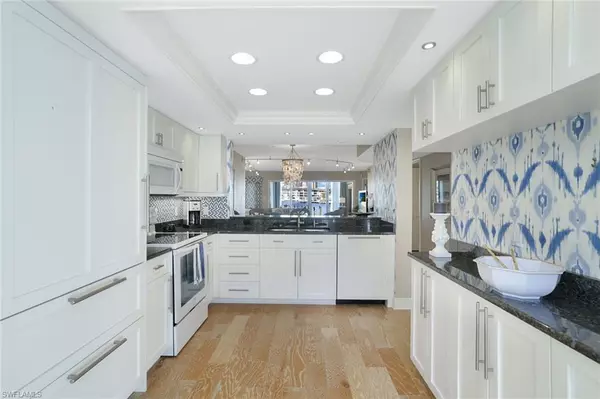 Naples, FL 34103,355 Park Shore DR #1-114