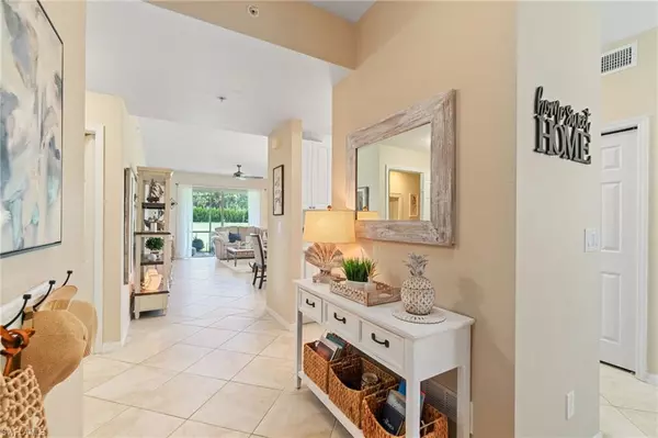 Naples, FL 34109,2335 Carrington CT #104