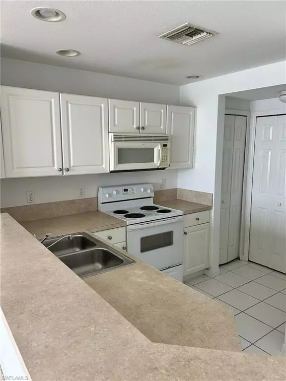 Fort Myers, FL 33916,4256 Liron AVE #103