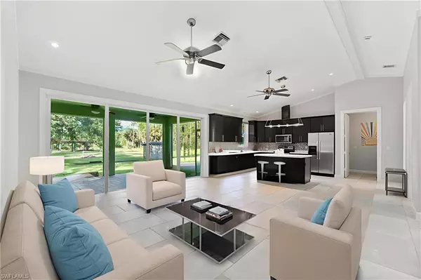 271 12th AVE NE, Naples, FL 34120