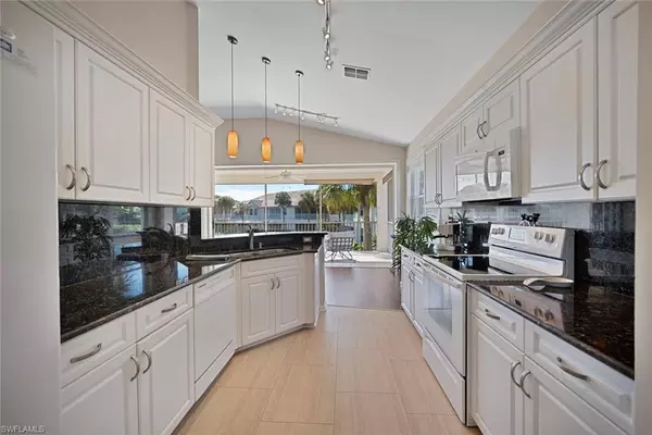 7774 Gardner DR #202, Naples, FL 34109