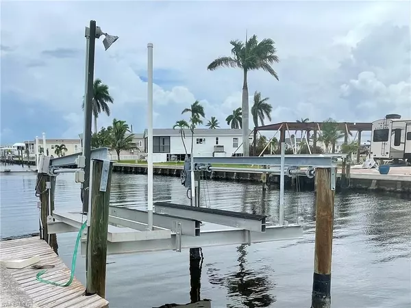 Fort Myers Beach, FL 33931,15 Galleon WAY