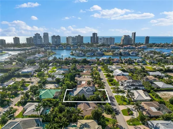 Naples, FL 34103,532 Pine Grove LN