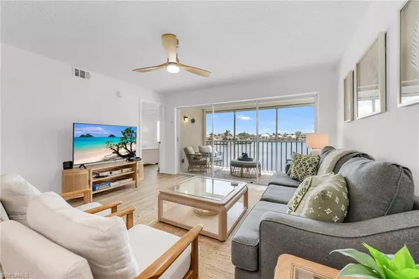 10682 Gulf Shore DR #205, Naples, FL 34108