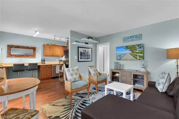 546 4th AVE S #7, Naples, FL 34102