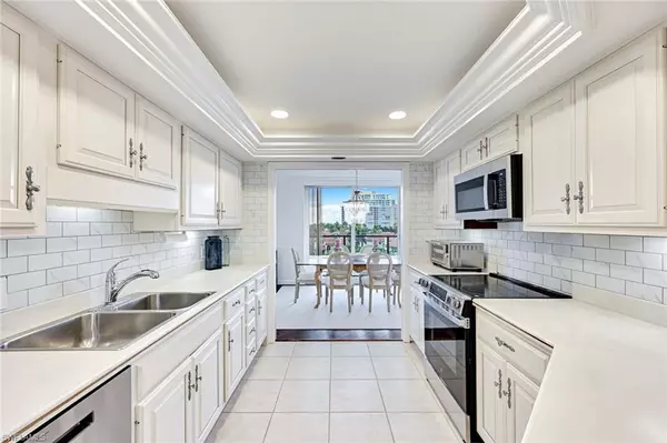 Naples, FL 34103,4901 Gulf Shore BLVD N #604