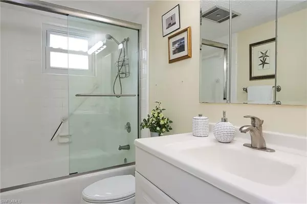 Naples, FL 34102,940 3rd ST S #101