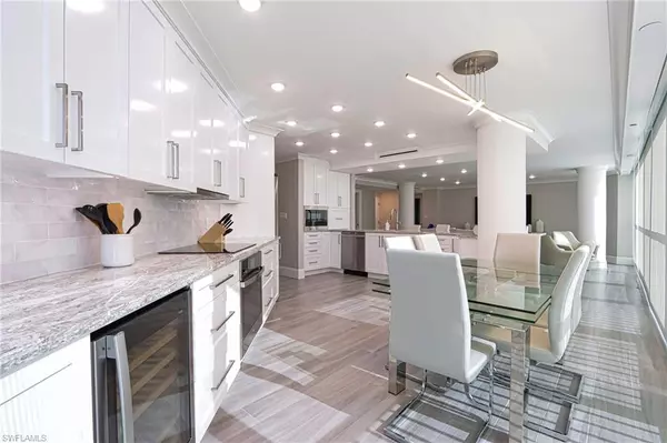 Naples, FL 34103,4041 Gulf Shore BLVD N #1204