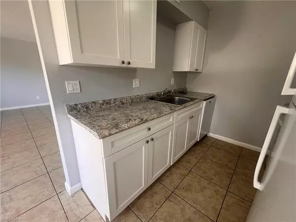 Naples, FL 34112,4601 Bayshore DR #A1