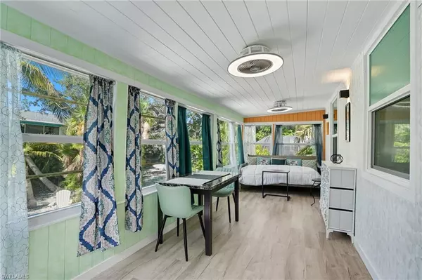 Fort Myers Beach, FL 33931,167 Coconut DR