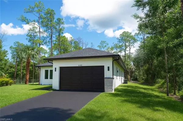 Naples, FL 34117,642 Everglades BLVD S