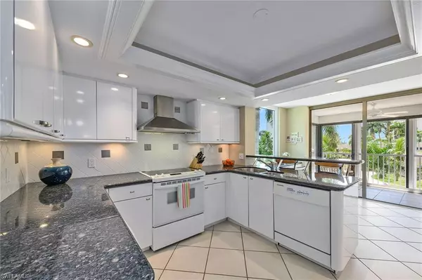 Naples, FL 34103,4401 Gulf Shore BLVD N #307