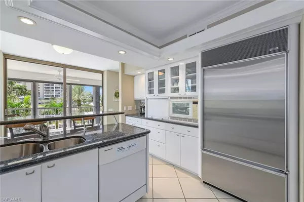 Naples, FL 34103,4401 Gulf Shore BLVD N #307