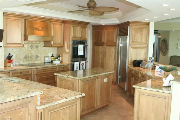 Naples, FL 34103,3971 Gulf Shore BLVD N #1404