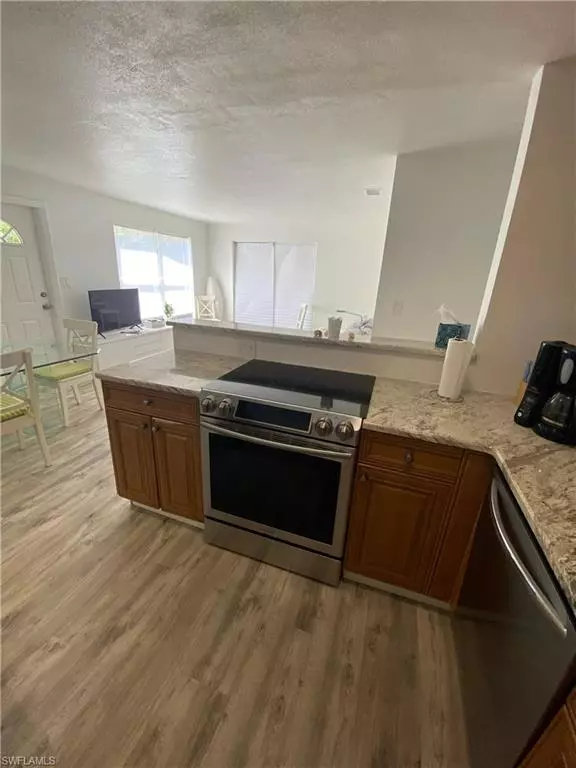 Naples, FL 34102,1261 5th AVE N
