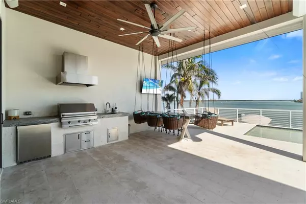 Fort Myers Beach, FL 33931,160 Little Carlos LN