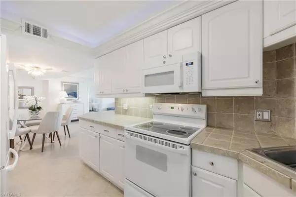 Naples, FL 34103,4005 Gulf Shore BLVD N #705