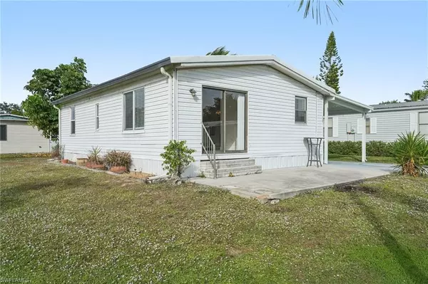 Naples, FL 34114,53 Grosbeak LN