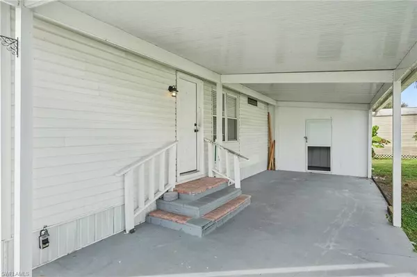 Naples, FL 34114,53 Grosbeak LN