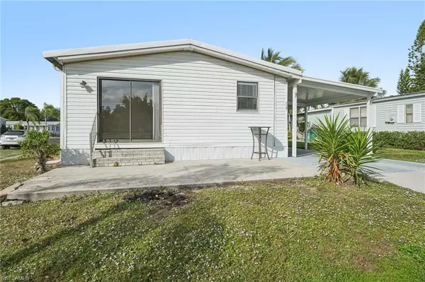 Naples, FL 34114,53 Grosbeak LN