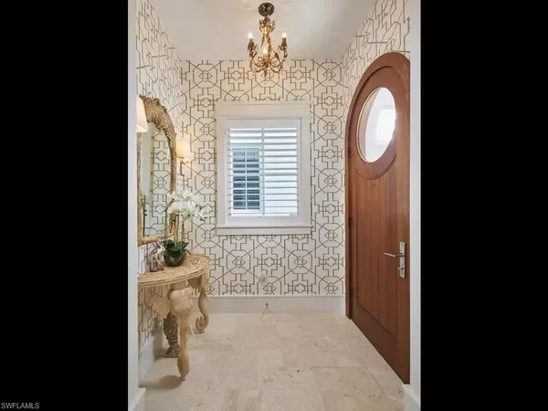 Naples, FL 34102,909 10th AVE S