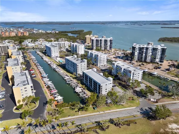 Fort Myers Beach, FL 33931,4371 Bay Beach LN #411