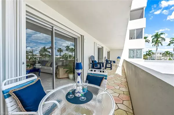Naples, FL 34102,1977 GULF SHORE BLVD N #204