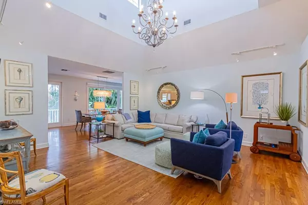 Naples, FL 34102,877 7th ST S