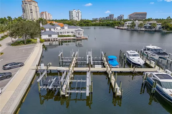 Naples, FL 34103,4680 Gulf Shore BLVD N
