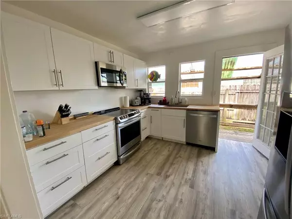 Naples, FL 34102,1262 5th AVE N