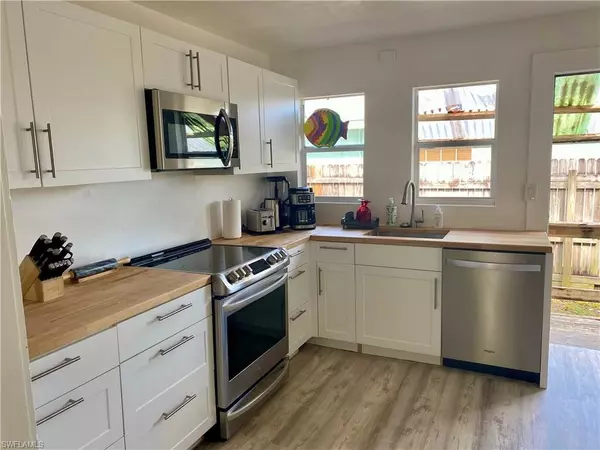 Naples, FL 34102,1262 5th AVE N